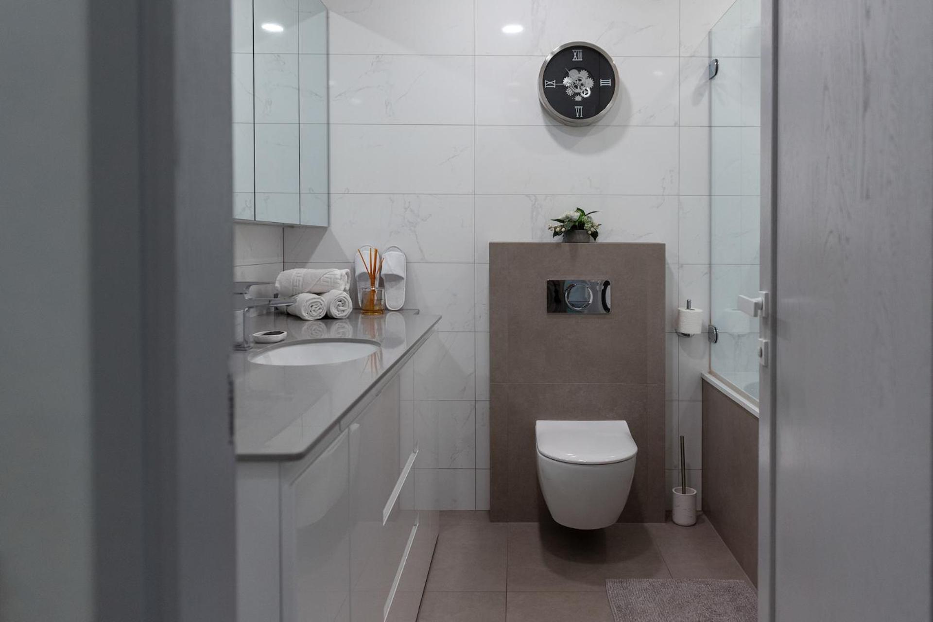 Bright Kaunas Apartment With Castle View Exteriör bild