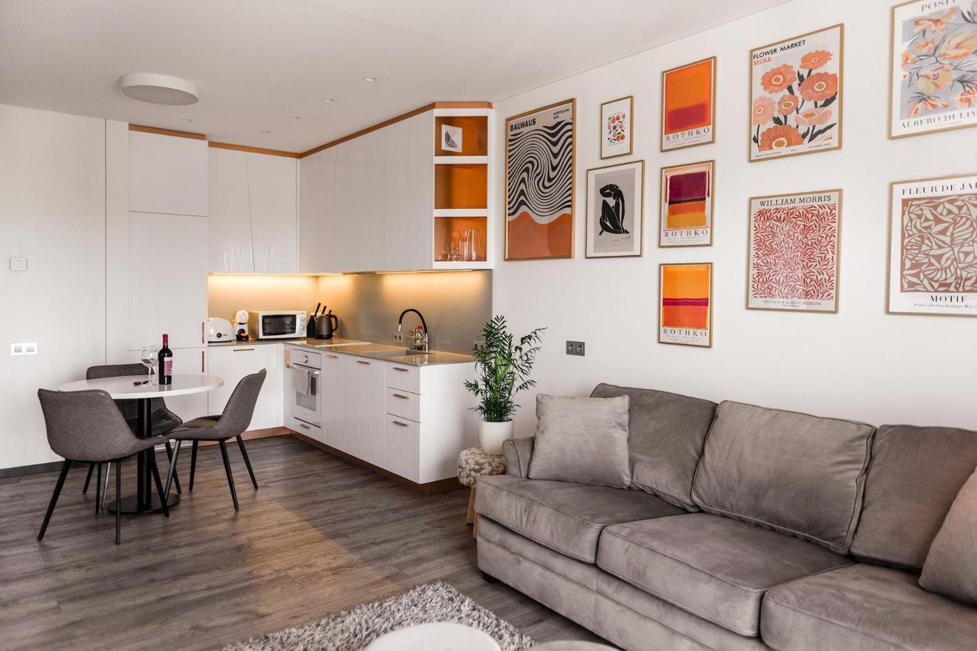 Bright Kaunas Apartment With Castle View Exteriör bild