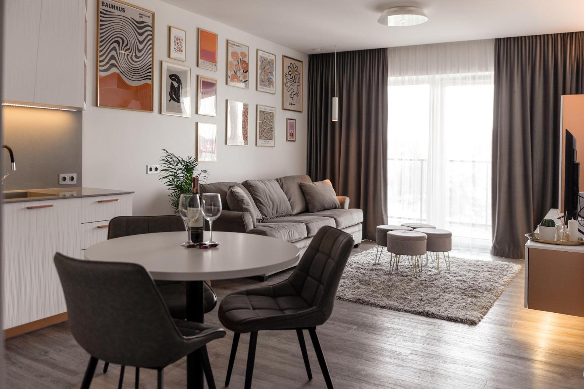 Bright Kaunas Apartment With Castle View Exteriör bild
