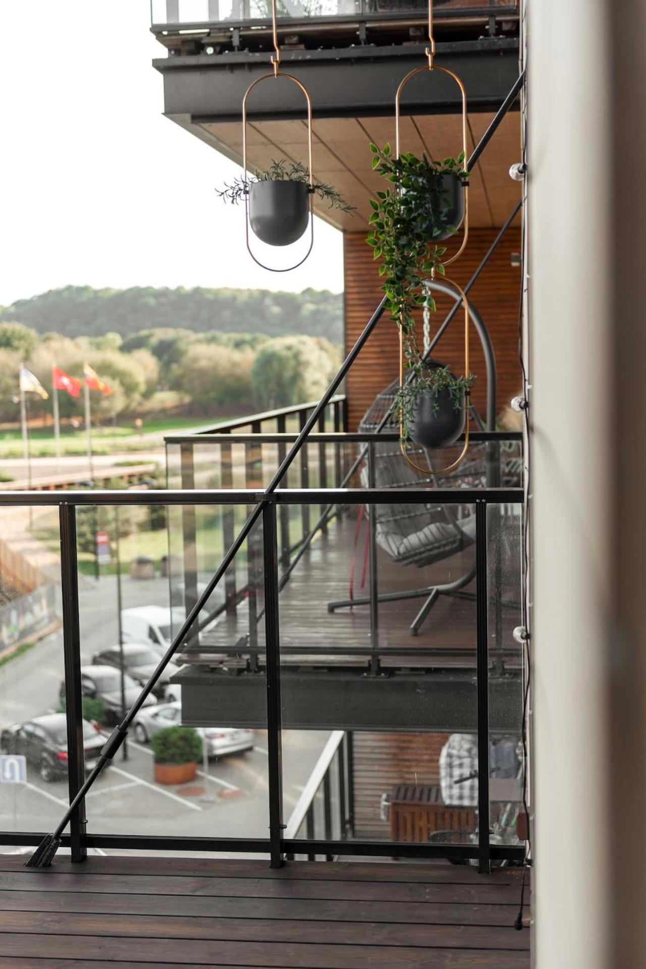 Bright Kaunas Apartment With Castle View Exteriör bild