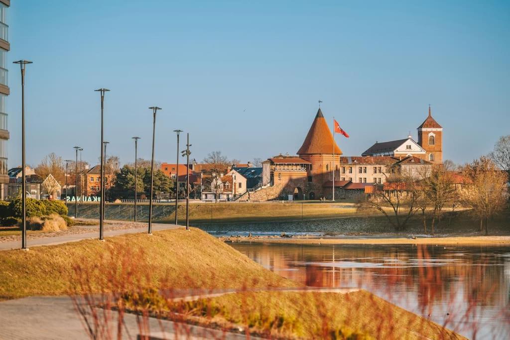 Bright Kaunas Apartment With Castle View Exteriör bild