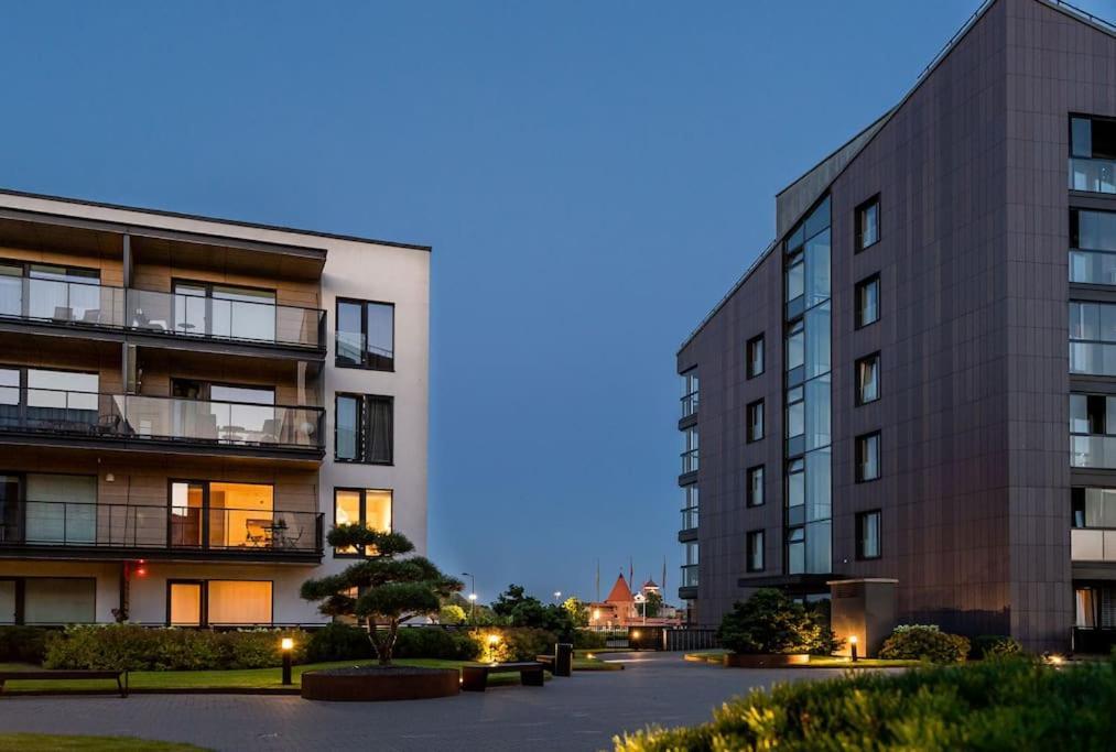Bright Kaunas Apartment With Castle View Exteriör bild