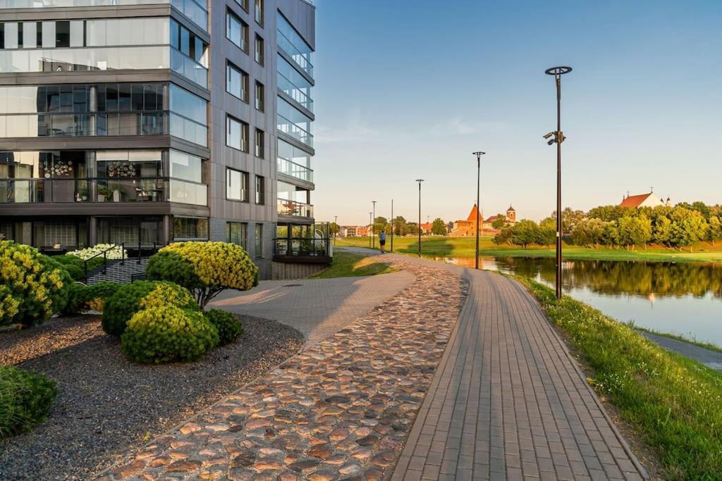 Bright Kaunas Apartment With Castle View Exteriör bild