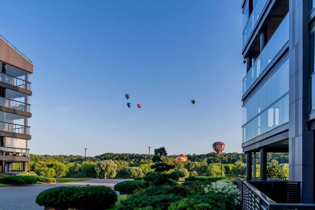 Bright Kaunas Apartment With Castle View Exteriör bild